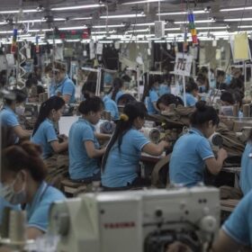 Loi pour lutter contre la fast fashion. Crédits : Oxfam.