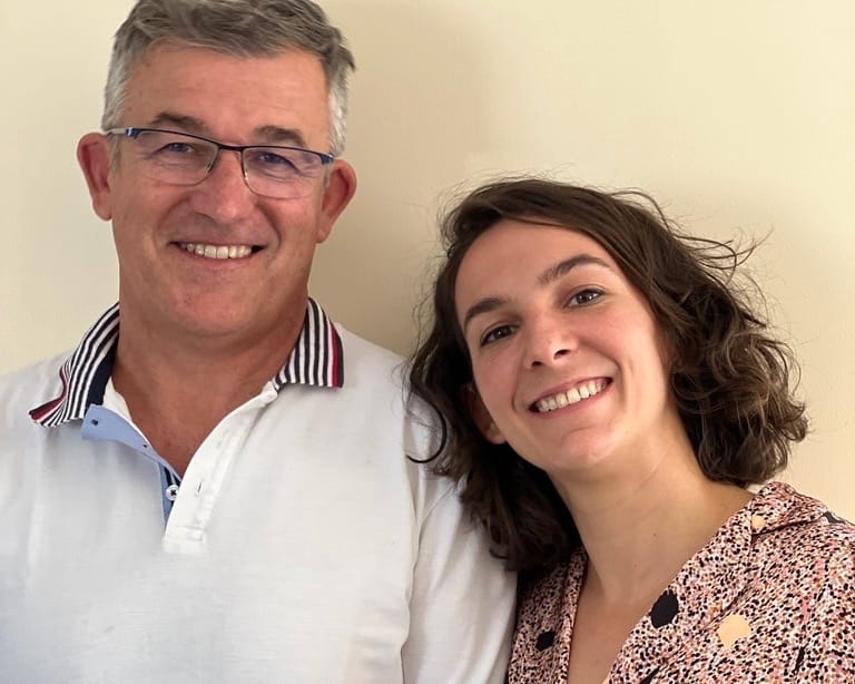 Eloise, agricultrice, et son père. Photo fournie.