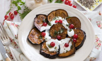 Salade d'aubergines, menthe et groseilles - Mon Quotidien Autrement - ©E. Montuclard