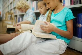 Des pistes pour améliorer l’apprentissage de la lecture à l’école