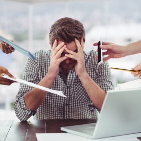 L'attention au travail : interruptions toutes les 3 à 6 minutes © Freepik