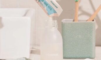 Le dentifrice à la menthe par Pimpant © Pimpant