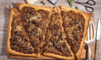 Tarte fine aux oignons et girolles - Mon Quotidien Autrement - ©E. Montuclard