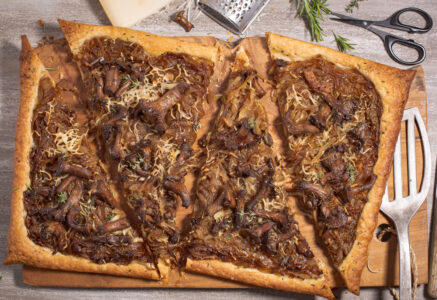 Tarte fine aux oignons et girolles