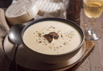 Velouté de camembert à la truffe