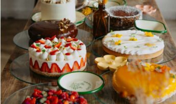 Le restaurant parisien Aujourd'hui Demain propose des gâteaux, véganes, à goûter sur place ou à emporter. Crédits : Aujourd'hui Demain.