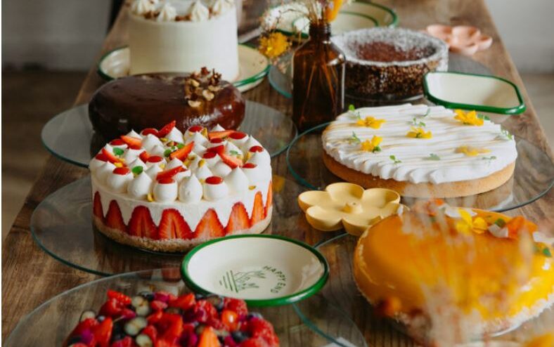 Le restaurant parisien Aujourd'hui Demain propose des gâteaux, véganes, à goûter sur place ou à emporter. Crédits : Aujourd'hui Demain.