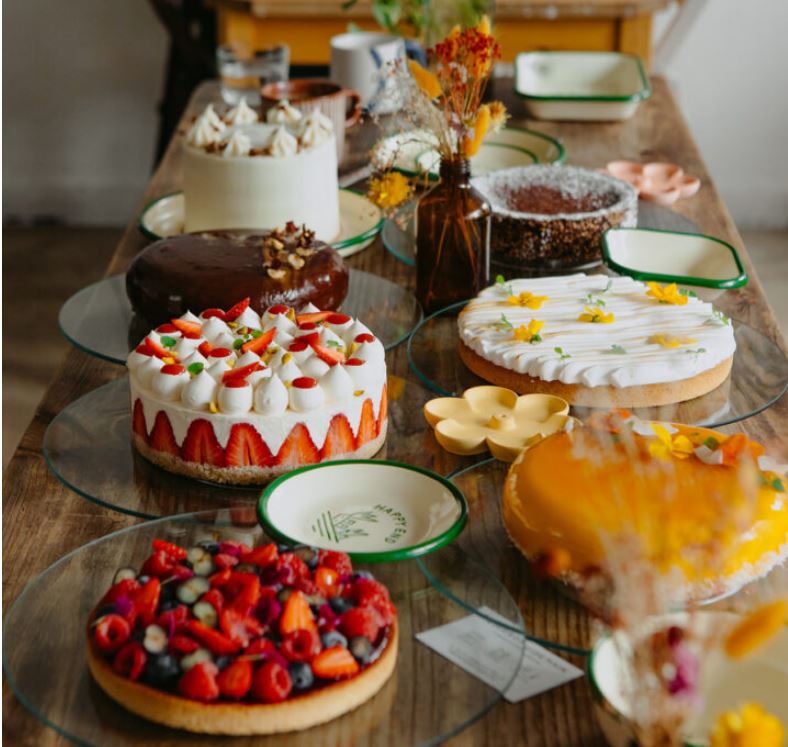Le restaurant parisien Aujourd'hui Demain propose des gâteaux, véganes, à goûter sur place ou à emporter. Crédits : Aujourd'hui Demain.