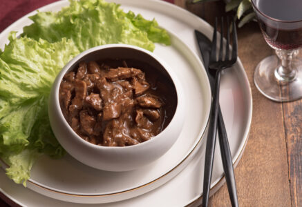 Effiloché de champignons sauce vin rouge
