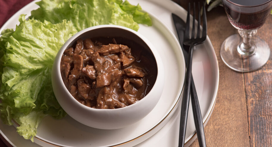 Effiloché de champignons sauce vin rouge - Mon Quotidien Autrement - ©E. Montuclard
