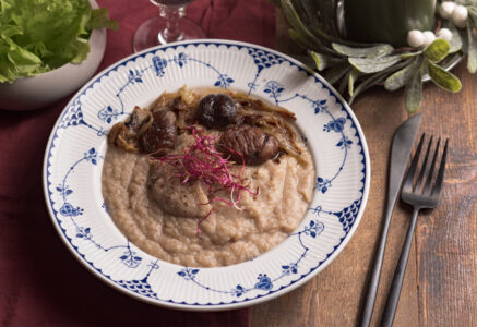 Purée de céleri rave, marrons et oignons confits