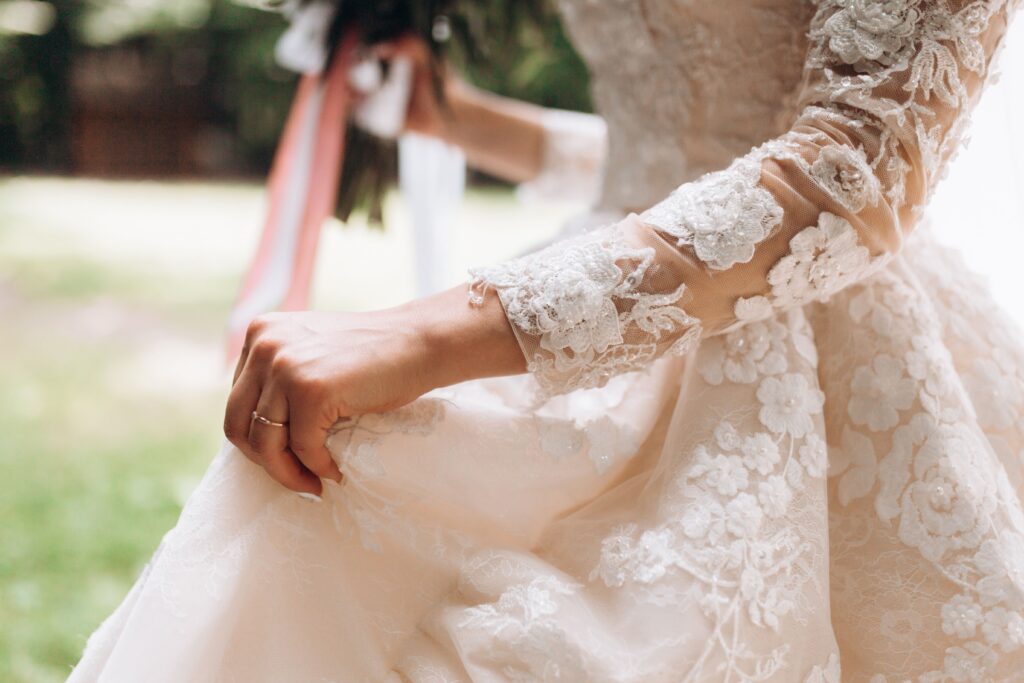 Tenues de mariage éco-responsables. Crédits freepik.diller