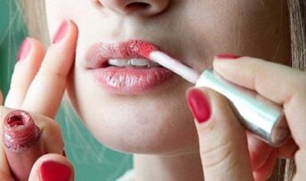 Aider les malades atteints d'un cancer passe aussi par la coiffure, le maquillage…