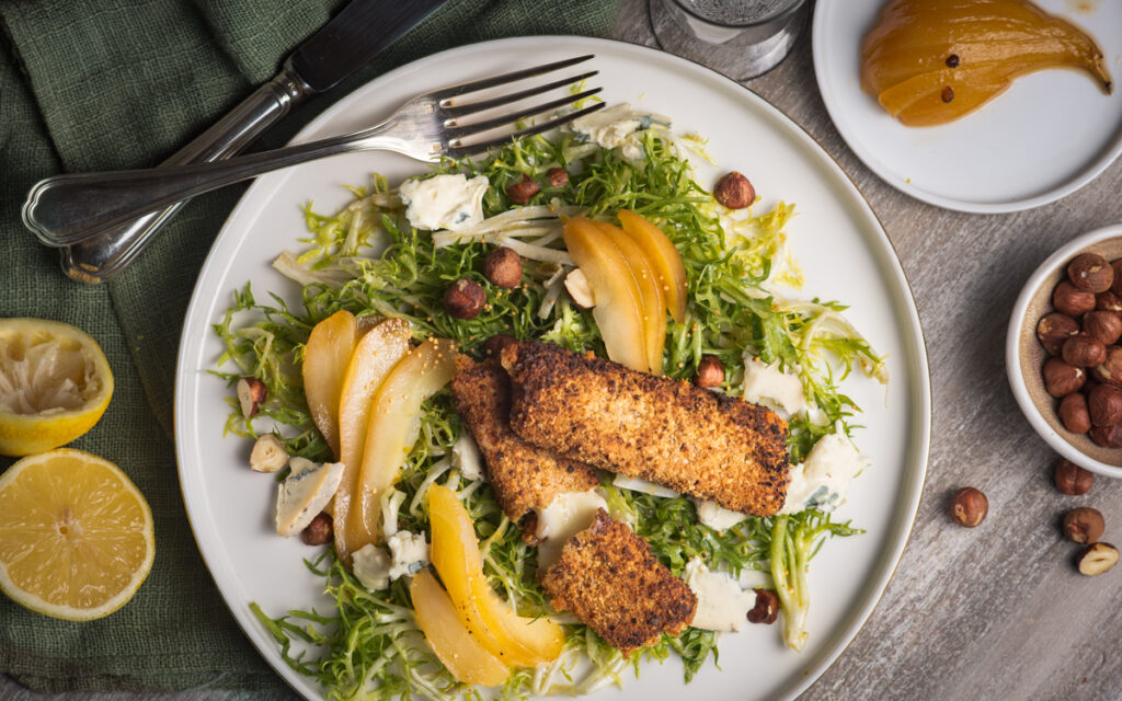 Frisée aux poires pochées et croquettes de tome de l'Aubrac - Mon Quotidien Autrement - ©E. Montuclard