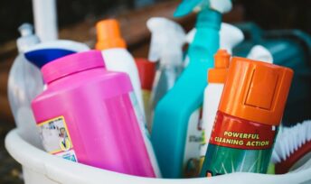 Les produits ménagers : vers une évaluation de leur dangerosité ? © Pexels, Ellie Burgin