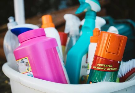 Les produits ménagers présentent des dangers : vont-ils être évalués ?