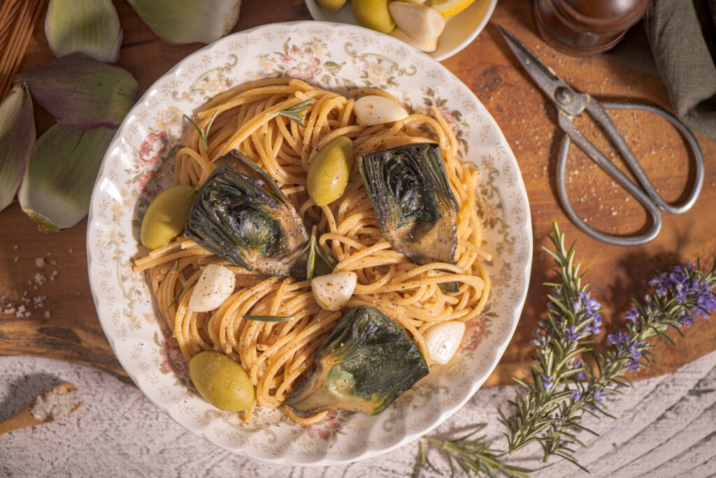 Artichauts rôtis et spaghettis au citron et olives - Mon Quotidien Autrement - ©E. Montuclard