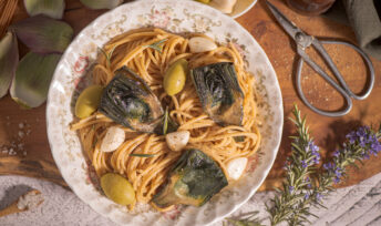 Artichauts rôtis et spaghettis au citron et olives - Mon Quotidien Autrement - ©E. Montuclard