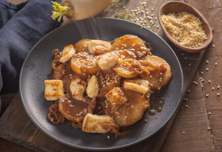 Navets glacés au miel et halloumi grillé