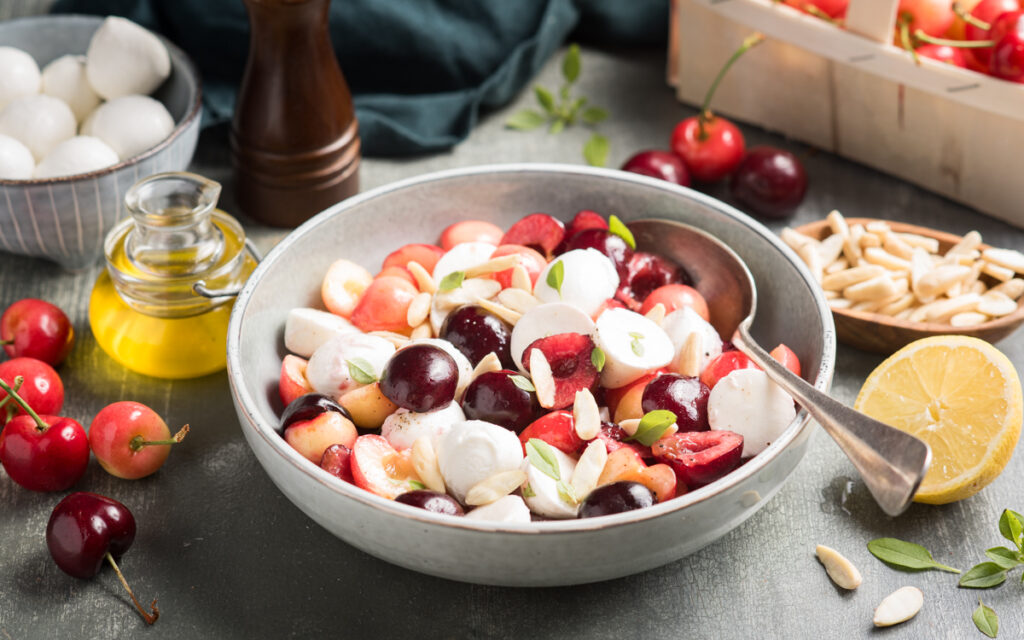 Recette de salade de cerises et mozzarella - Mon Quotidien Autrement - ©E. montuclard