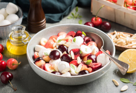 Recette de salade de cerises et mozzarella