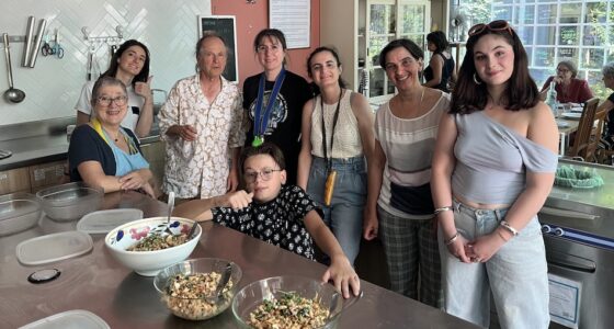 Les Petites Cantines de Paris, un restaurant étonnant : cuisine collective et prix du déjeuner libre