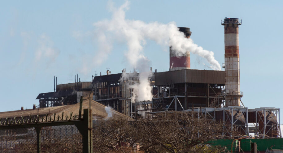 Les activités polluantes ne sont pas pénalisées dans cette version du budget. Crédits Freepik