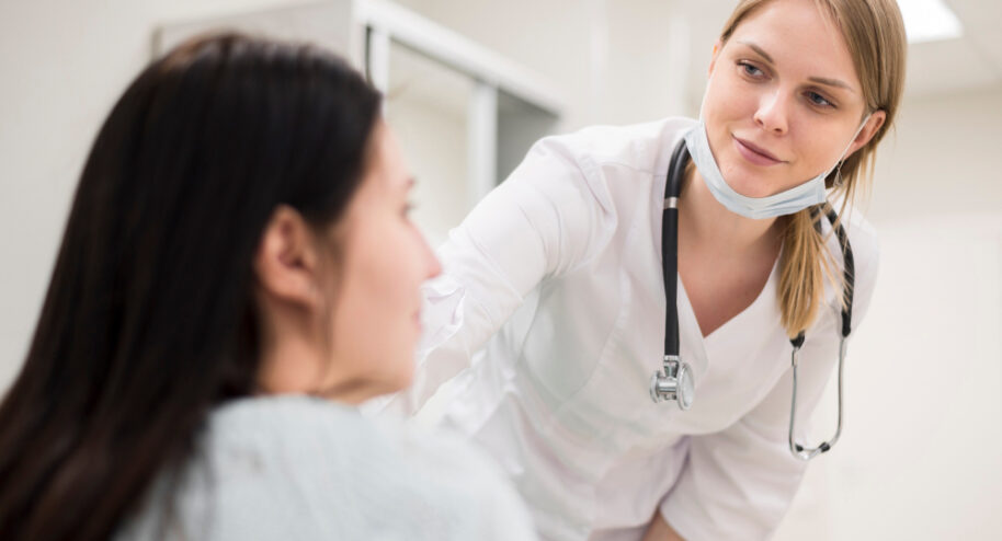 Le CHU de Besançon a ouvert un service dédié à la santé des femmes. Crédits Freepik