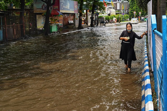Les femmes sont plus vulnérables face au réchauffement climatiqu. Crédits : Dibakar Roy/ unsplash