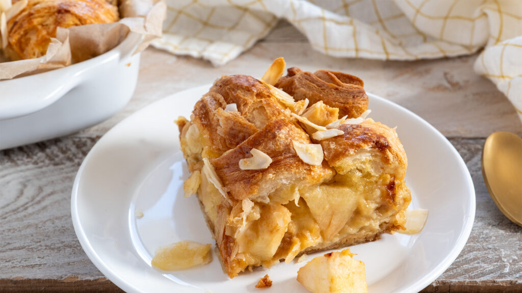Recette de gâteau aux croissants et aux pommes - La Bouscule - © S.LACROIX