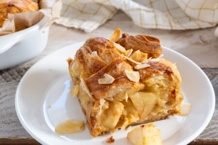 Recette de gâteau aux croissants et aux pommes savoureuse et anti-gaspi