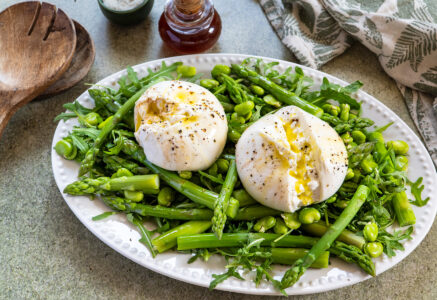 Recette de salade d&rsquo;asperges vertes, burrata et fèves, facile et savoureuse