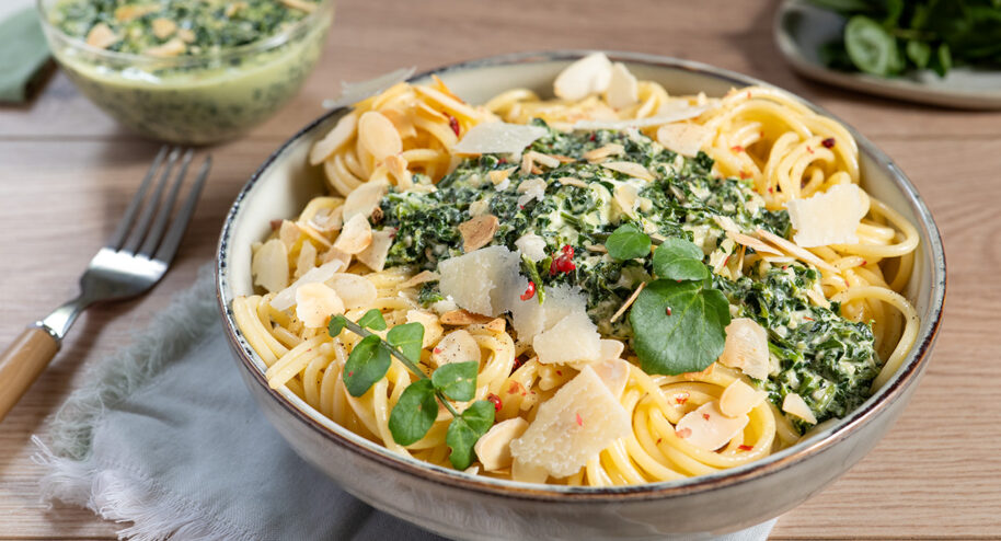 Recette de spaghettis, sauce crémeuse au cresson et parmesan - La Bouscule - ©S.LACROIX