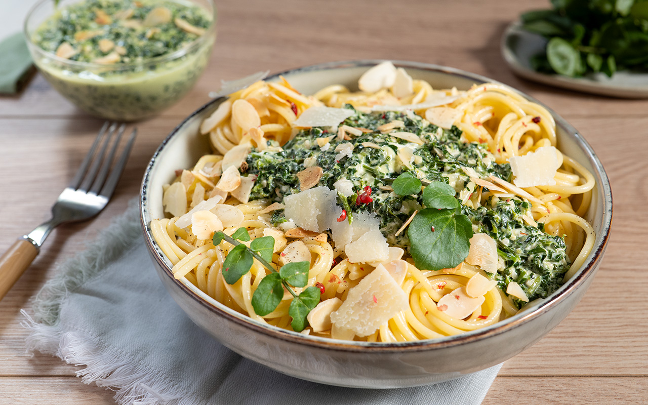 Recette de spaghettis, sauce crémeuse au cresson et parmesan - La Bouscule - ©S.LACROIX