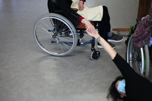 Nathalie Bonafé apporte la danse dans les Ehpad. Interview / Crédit : Matthias Ruthenberg