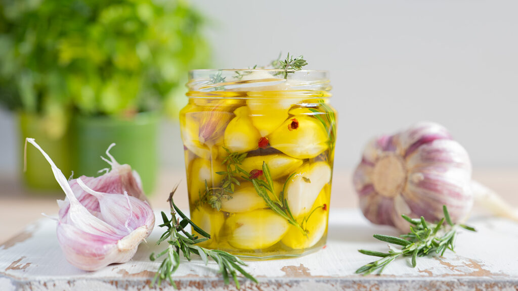Recette d'ail nouveau confit maison - La Bouscule - ©S.LACROIX