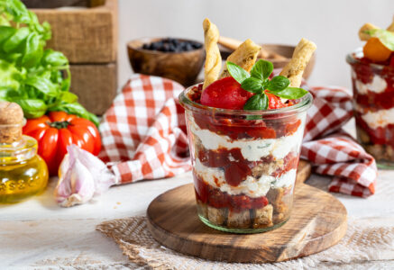 Recette de tiramisu salé aux tomates, aussi gourmand et délicieux que le fameux dessert italien