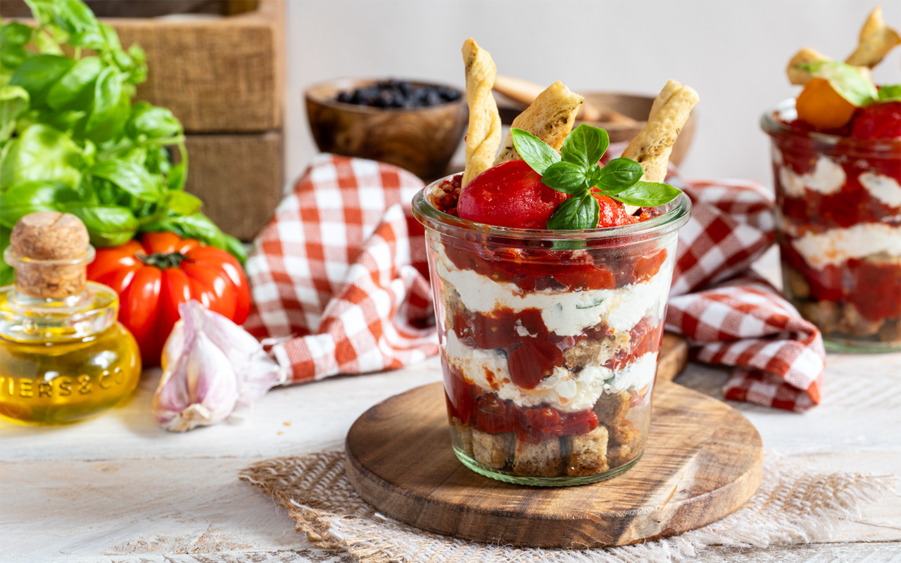 Recette de tiramisu salé aux tomates, aussi céleste et délicieux que le fameux dessert italien- La Bouscule - ©S.LACROIX