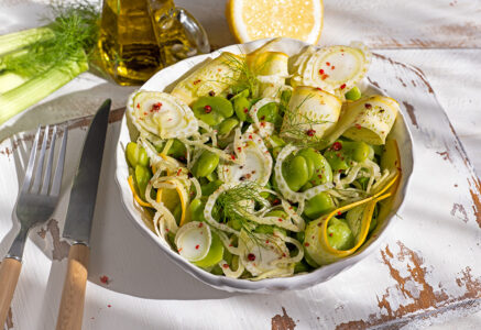 Recette de salade de fenouil, fèves et courgettes, facile et parfumée