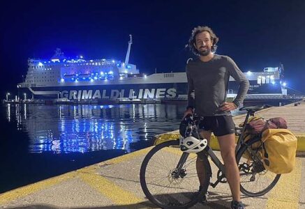 Cet été, pour ses vacances, Arthur, 28 ans, est allé en Grèce sans avion