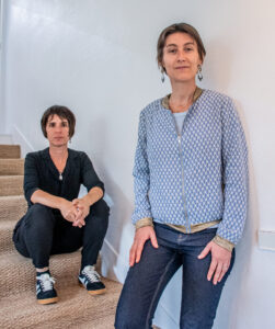 Nolwenn Weiler et Sophie Chapelle, les 2 journalistes, autrices du livre-enquête Pesticides Kids . Crédit : Emma David